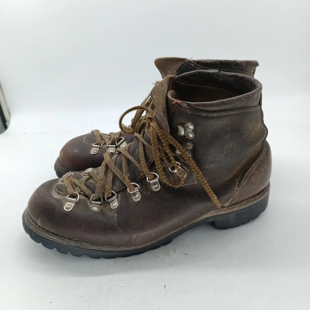 Vintage Vasque Mountaineering Hiking Boots Brown Leather Vibram Sole Mens 9.5 M